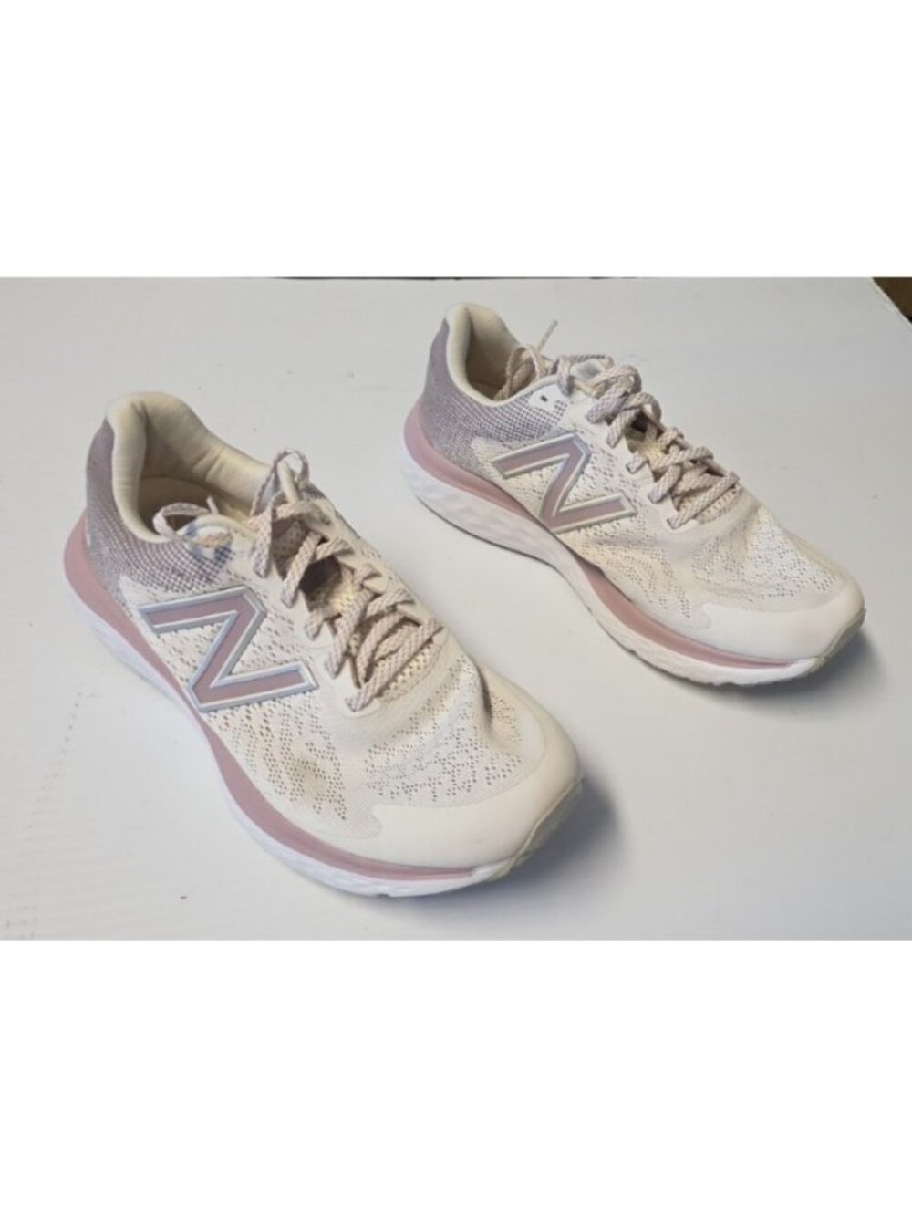 Women's New Balance Fresh Foam 680v8 Sea Salt Violet Shadow Running Shoes SZ 8.5